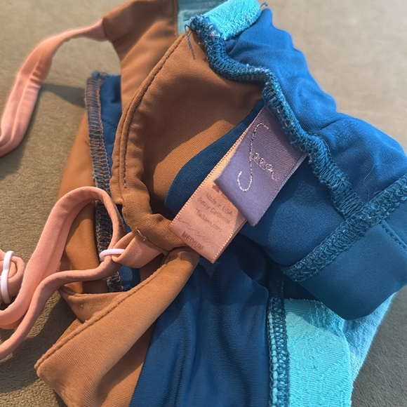 Seea Jalama Bikini Top in Seaglass Size Medium sold by Free People 67 - Picture 7 of 8
